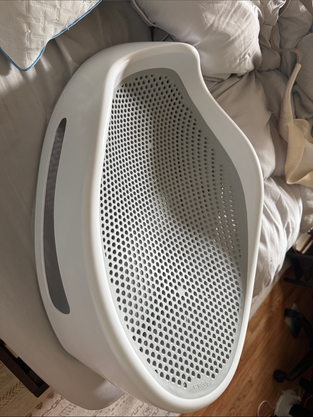 Target White and Light Gray Plastic Bath Tub Rinser/Strainer